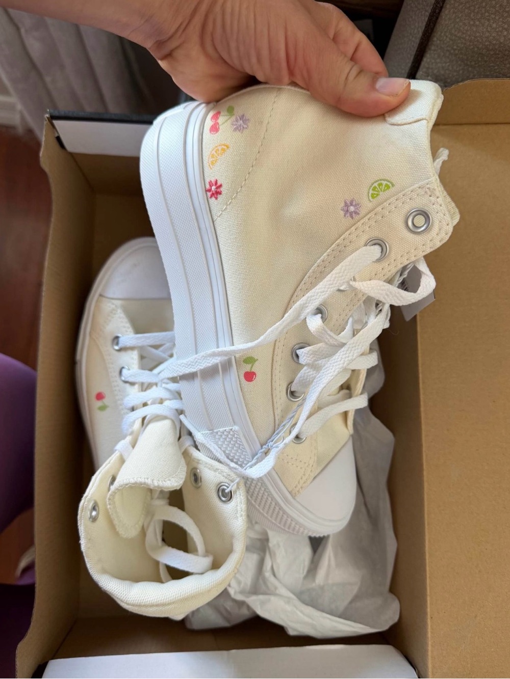 Converse Chuck Taylor All Star Platform High Top Floral Cherry Sneakers 6.5 - Picture 2 of 2
